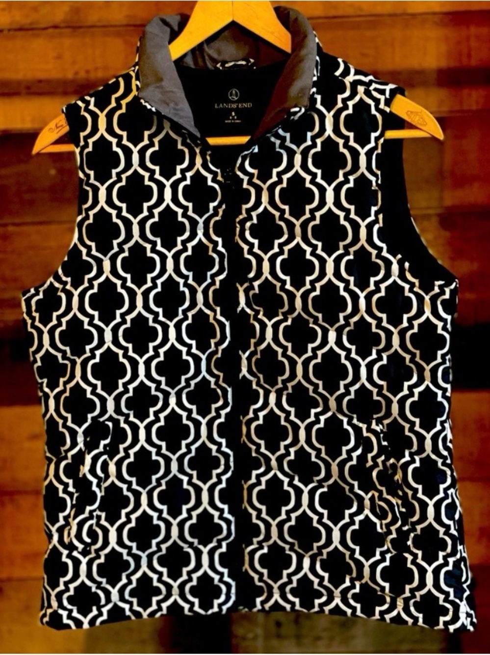 Lands End women’s NWOT black and white geometric vest.